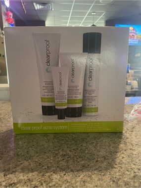 Mary Kay Clear Proof Acne System - White & Lime Green